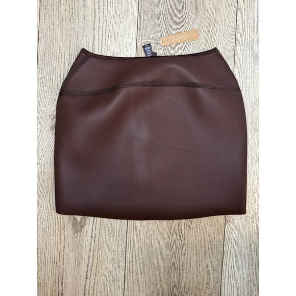 Skims Rubberized Scuba Swim Mini Skirt Brown Size M - Picture 2 of 5